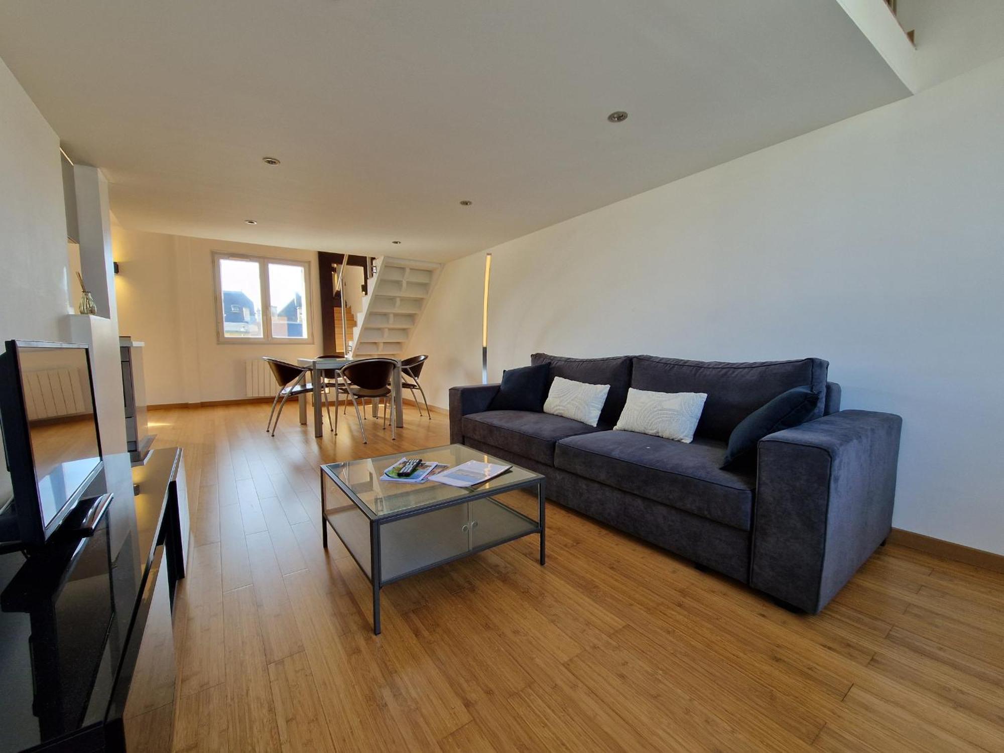 Loft 4 Pers Centre Chatelaillon-plage, A Deux Pas De La Et Du Casino, Wi-fi Inclus - Fr-1-706-26 Apartment *