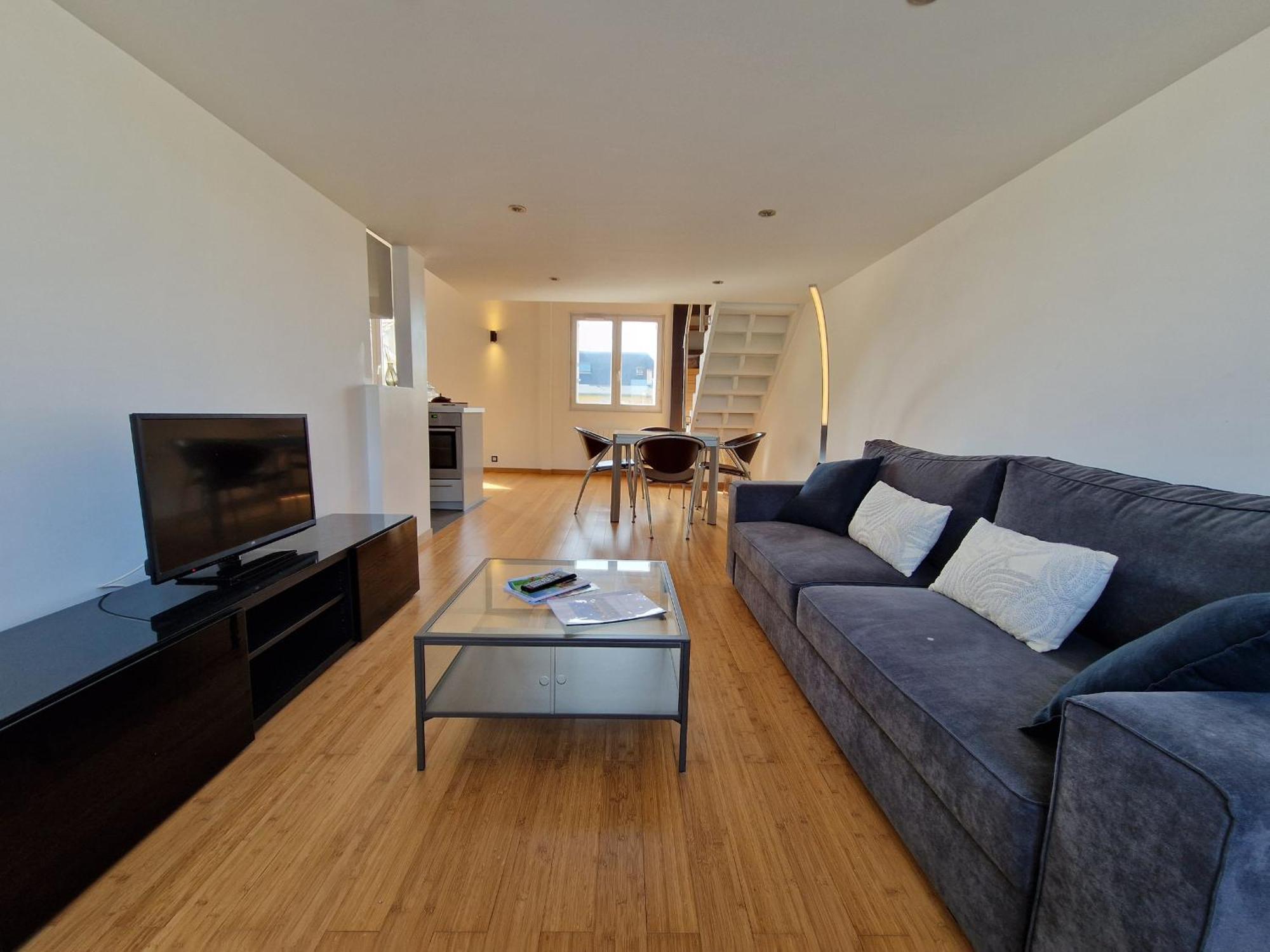 Apartment Loft 4 Pers Centre Chatelaillon-plage, A Deux Pas De La Et Du Casino, Wi-fi Inclus - Fr-1-706-26 Chatelaillon-Plage