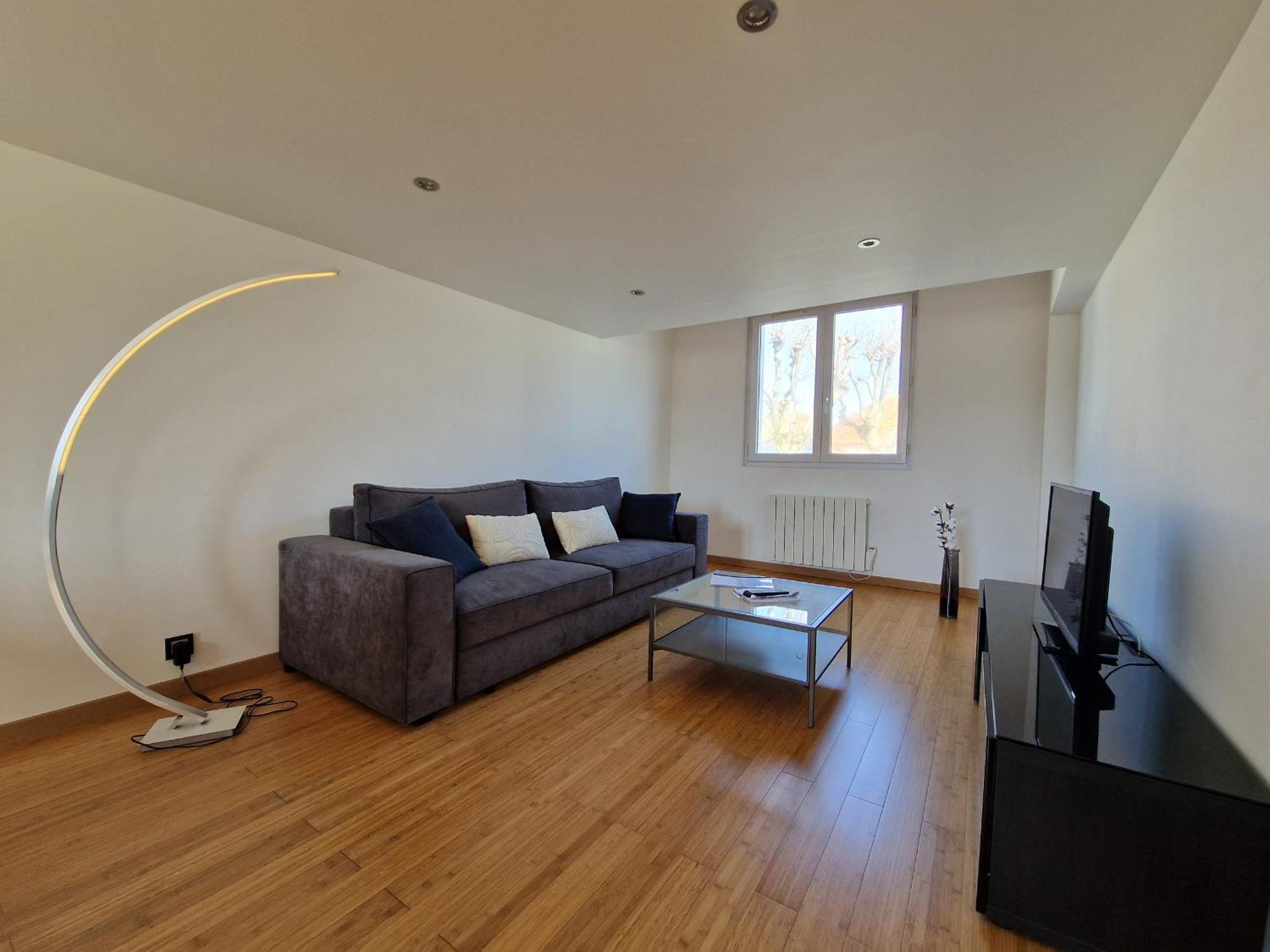 Apartment Loft 4 Pers Centre Chatelaillon-plage, A Deux Pas De La Et Du Casino, Wi-fi Inclus - Fr-1-706-26