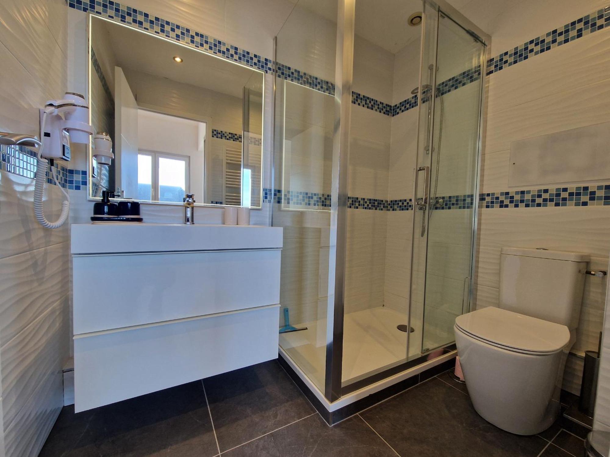 Apartment Loft 4 Pers Centre Chatelaillon-plage, A Deux Pas De La Et Du Casino, Wi-fi Inclus - Fr-1-706-26 *